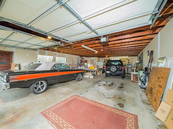 2nd image of 939 Quinn Ave
