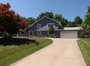 1527 Jacobs Ln, Kent, OH 44240