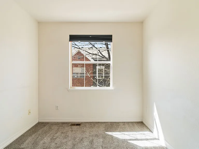 9219 Kornbrust Cir — Photo 35