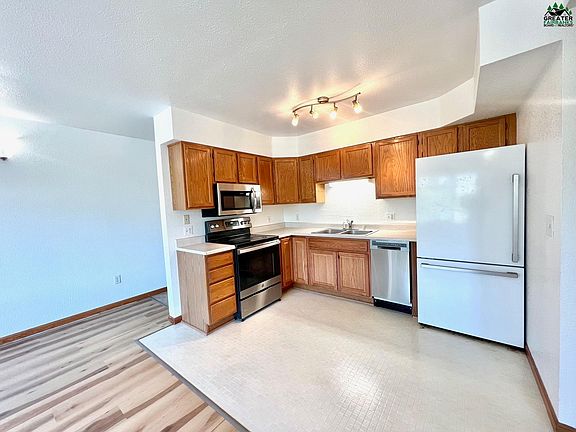 4th image of 71 Slater Dr APT 4
