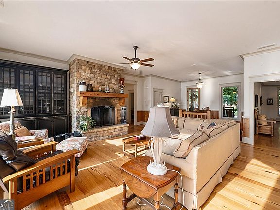 4th image of 1580 Buckhead Dr