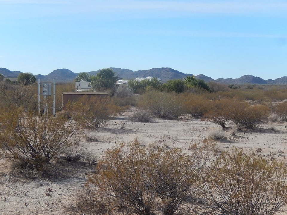 2nd image of 40165 Granite Ln