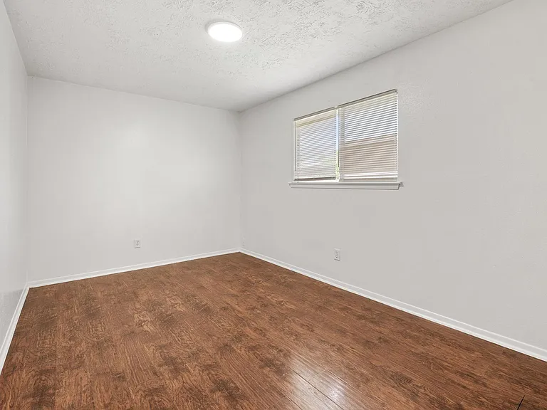 7018 Stoney River Dr — Photo 12