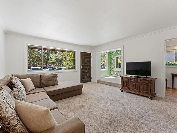 4th image of 1128 Fremont Ave