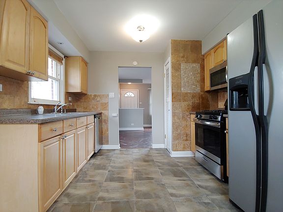 3rd image of 1824 Nimitz Dr