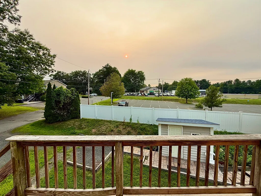 3 bed, 1.0 bath, 1008 sqft, $1,500 — Photo 3