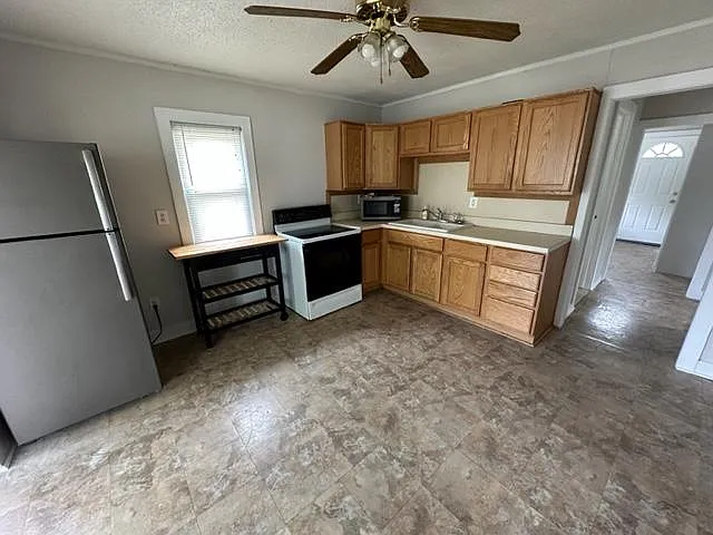 1040 E Pearl Ave — Photo 5