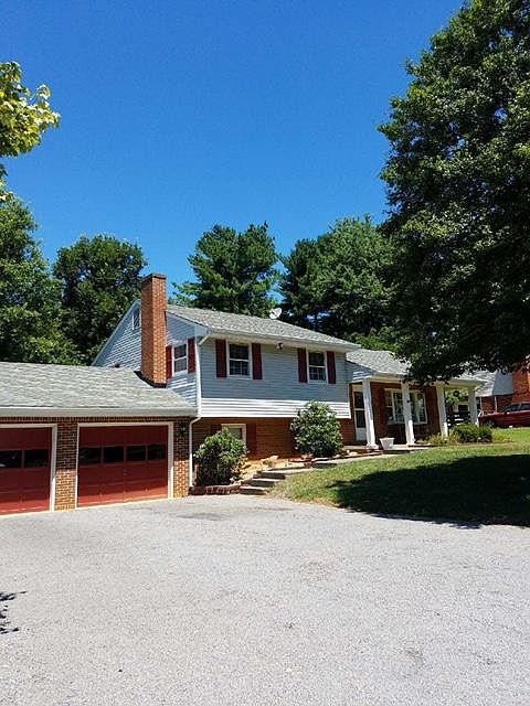 1st image of 10 Chelsea Dr