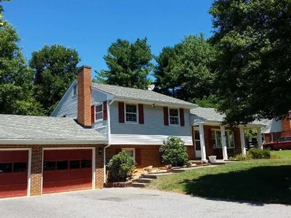 10 Chelsea Dr, Roanoke, VA 24019