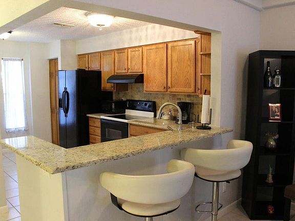 2nd image of 833 Stonybrook Cir