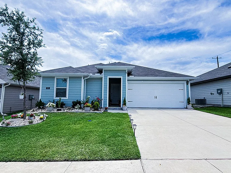702 Sunlight Loop — Photo 1