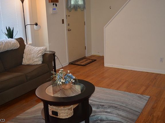 5th image of 825 Fable Ave