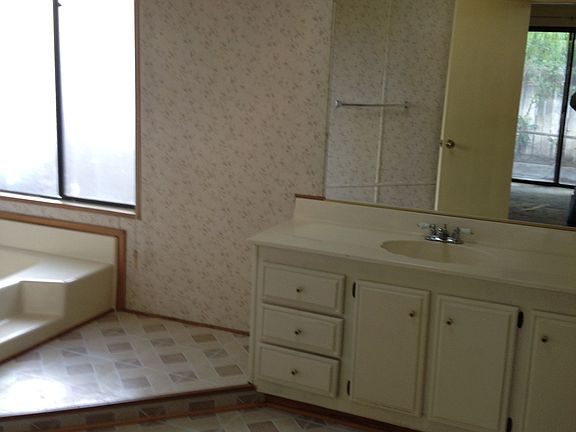 3rd image of 27610 Onyx Ln