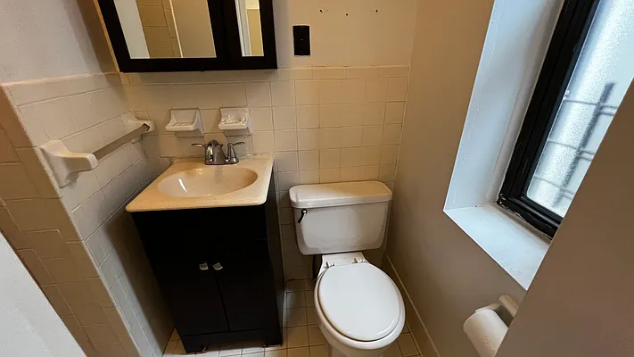 Rented by HOLTON REAL ESTATE INC. | media 12