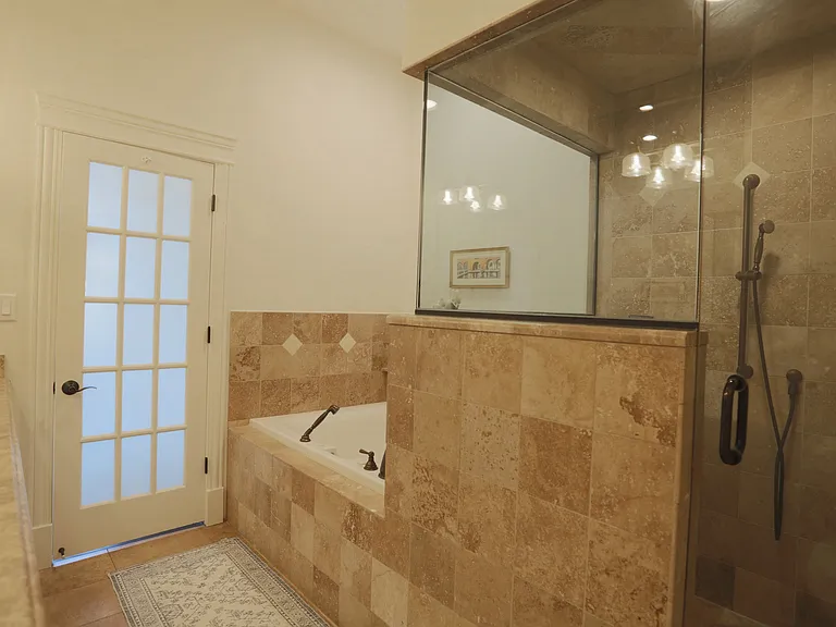2401 N Janssen Ave #408 — Photo 11
