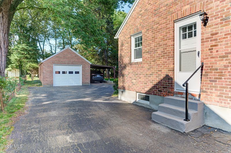 5th image of 2402 Curry Road