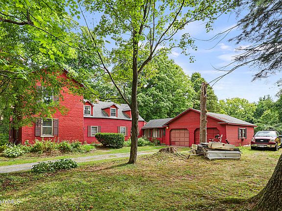 3rd image of 445 Devon Rd