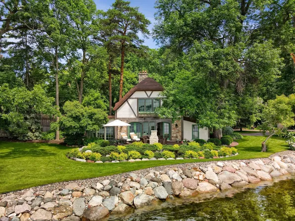 620 Bushaway Rd, Wayzata, MN 55391