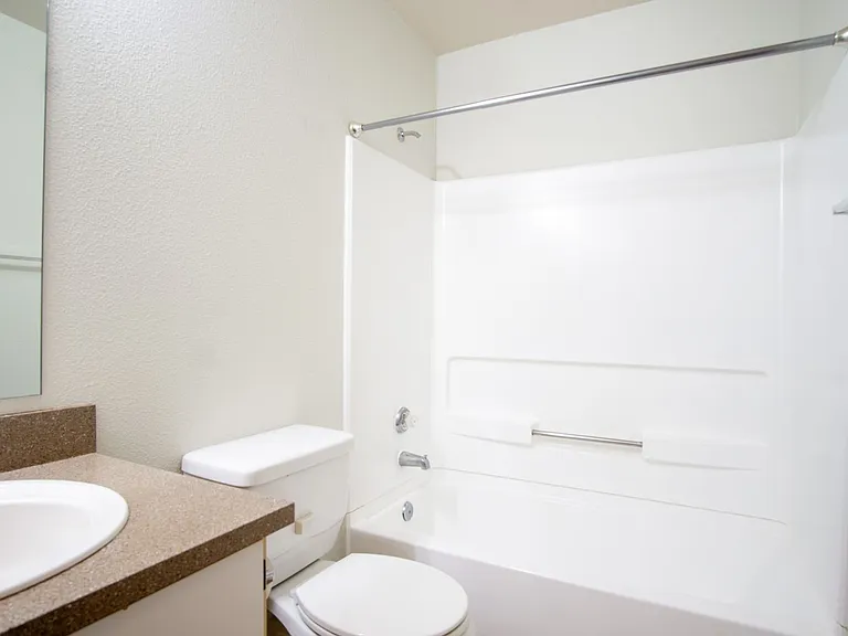 245 SW Hooker St #7 — Photo 15