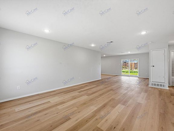 5th image of 3833 Finley Rd