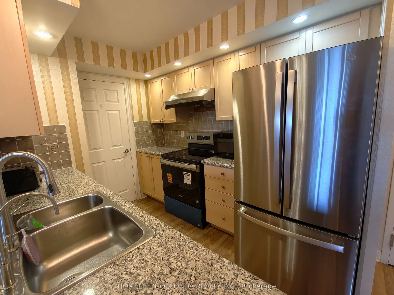 3 bed, $3,200 — Photo 3