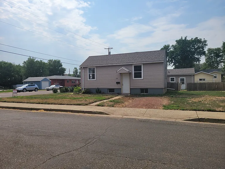 422 Belmont St — Photo 9