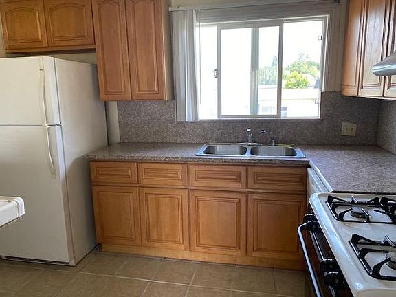 2nd image of 1130 N Lake Ave