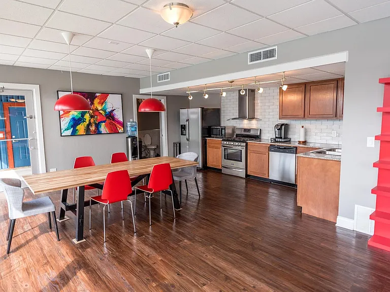 Axiom Apartments — Photo 8