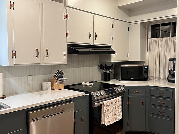 3rd image of 3419 Drummond St