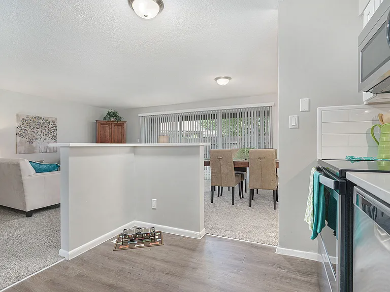 Kenilworth Apartments — Photo 83