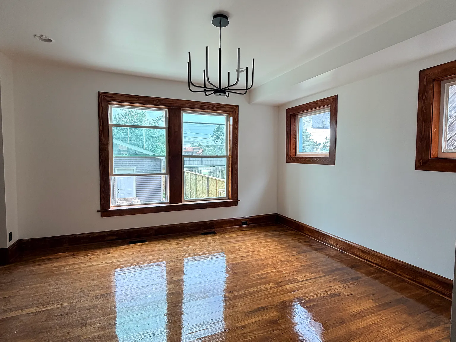 3 bed, 3.5 bath, 2436 sqft, $3,500 — Photo 3