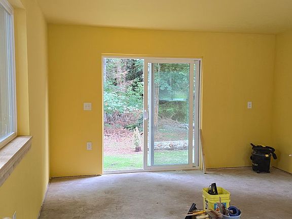4th image of 151 E McLane Dr