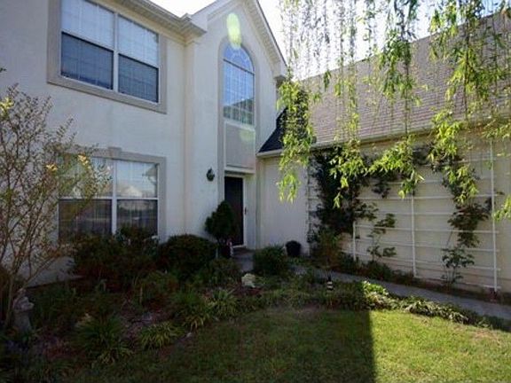 3rd image of 2616 Pender Dr