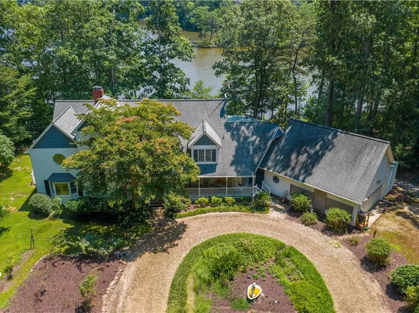 8218 Hell Neck Rd, Gloucester, VA 23061