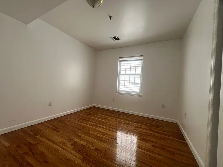 16 Bergen Ave #2 — Photo 5