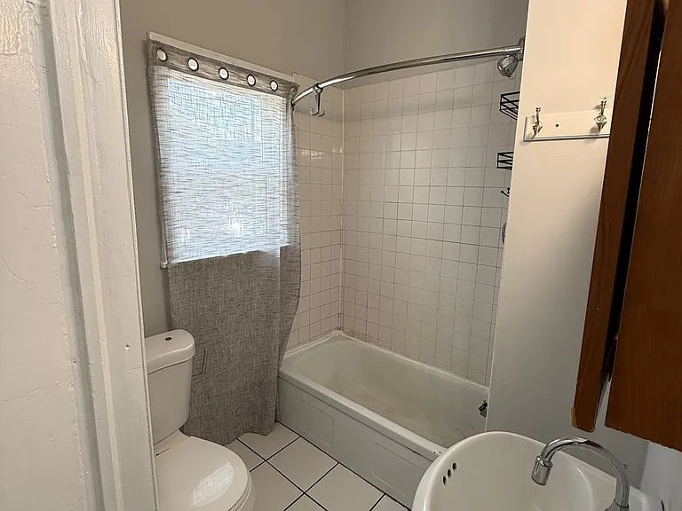 1515 E 19th St #6 — Photo 9