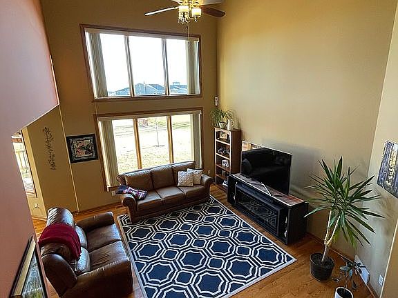 2nd image of 3329 Peterson Ave