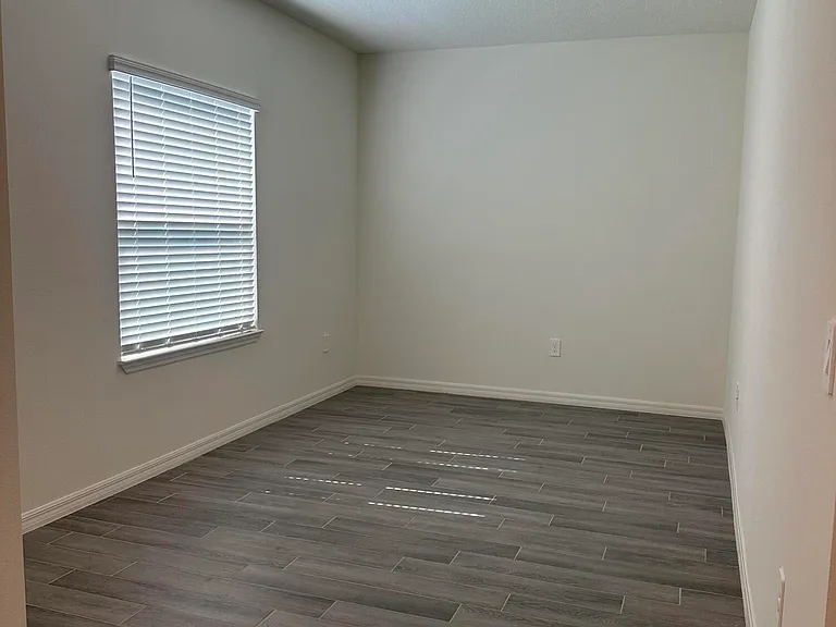 852 Remsen Ave NW — Photo 5