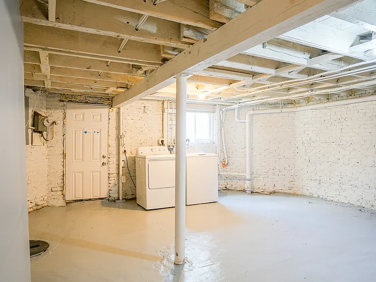 1204 Bonaparte Ave — Photo 32