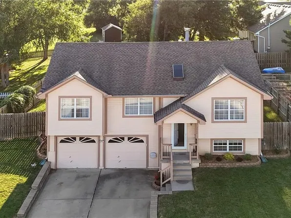 1224 NE Colleen Dr, Lees Summit, MO 64086