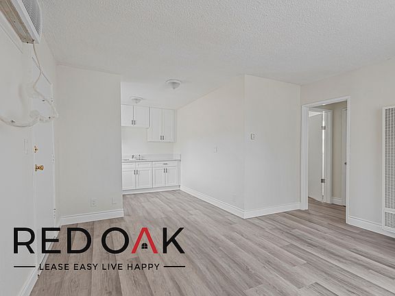 4th image of 3411 Drew St #8