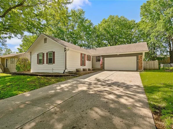 220 SW Richwood Ln, Blue Springs, MO 64014