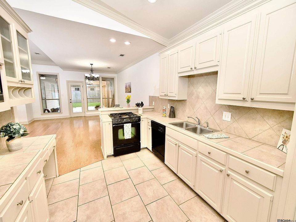 1st image of 10409 Springtree Ave