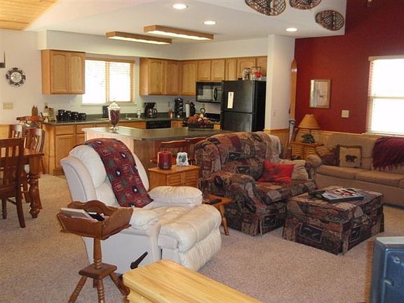 3rd image of 1751 Tamarack Dr