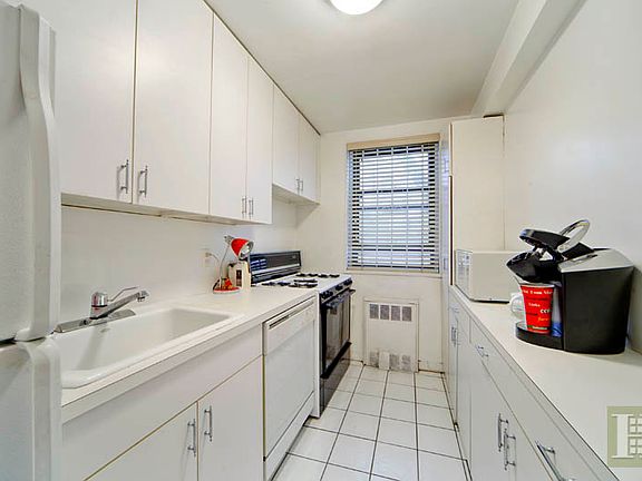 3rd image of 305 E 72nd St APT 2HN