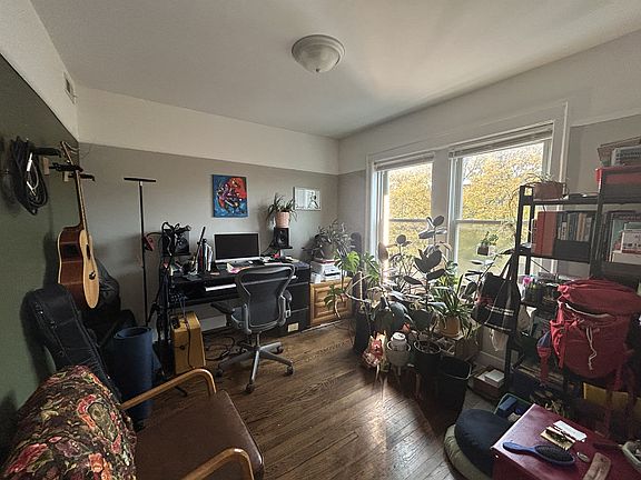 4th image of 5034 N Washtenaw Ave #10