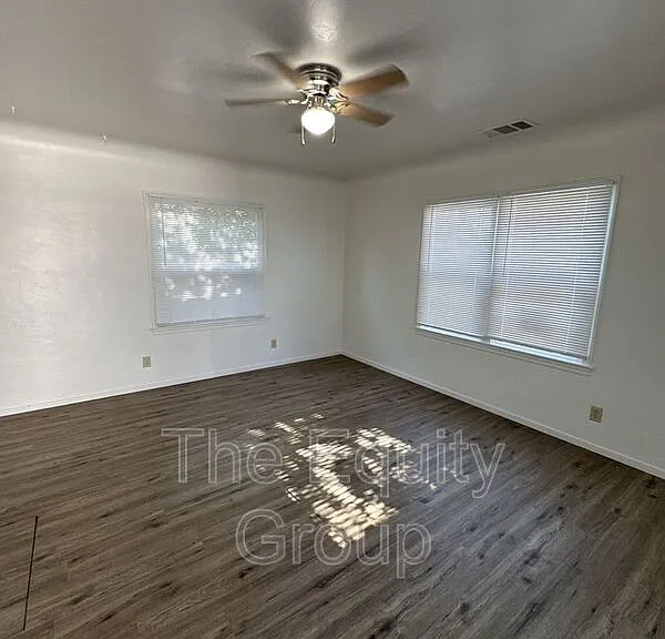 710 E Tulare Ave — Photo 2