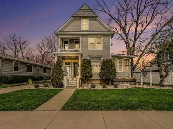 414 E Clark St, Crown Point, IN 46307