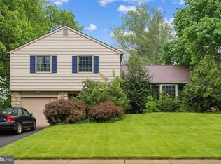 158 Merry Dell Dr, Churchville, PA 18966