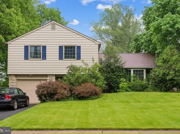 158 Merry Dell Dr, Churchville, PA 18966
